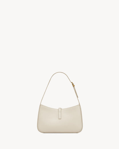 YL -  Le 5 à 7 Patent Leather Hobo – Burgundy Elegance