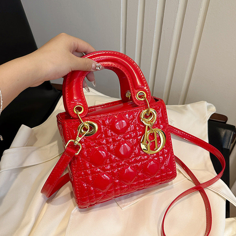 Sac Lady en Cuir Verni – Élégance Intemporelle